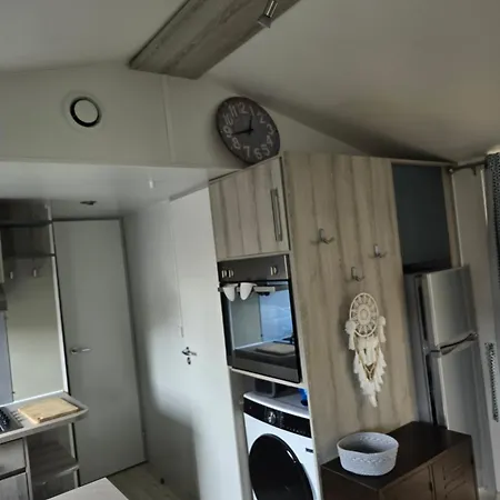 Mobil Les Viviers 8 Personnes Campsite